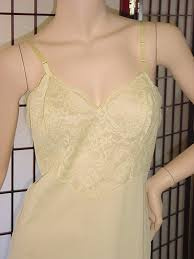 Excellent Vintage 1960s Vanity Fair full slip size 34 S